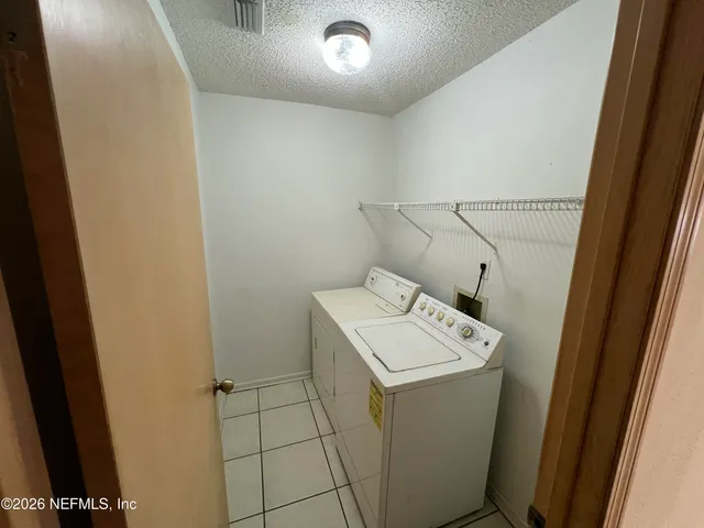 $2,100 | 2024 Hovington Circle West, Jacksonville, FL 32246