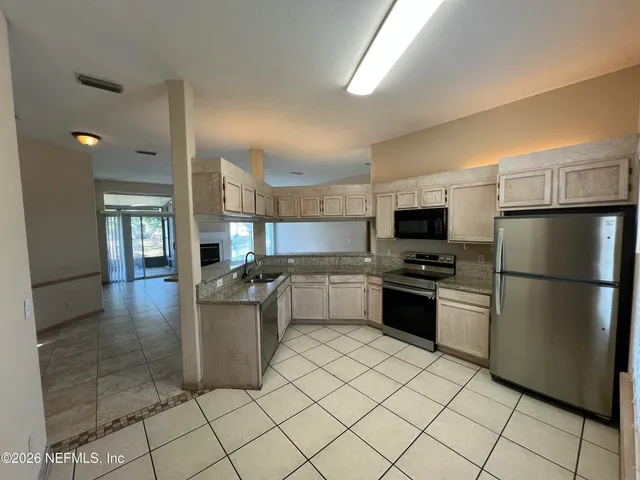 $2,100 | 2024 Hovington Circle West, Jacksonville, FL 32246