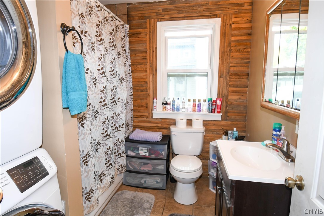 511 State Street Fulton, NY 13069 - Photo 12 of 35 lovely accent wall