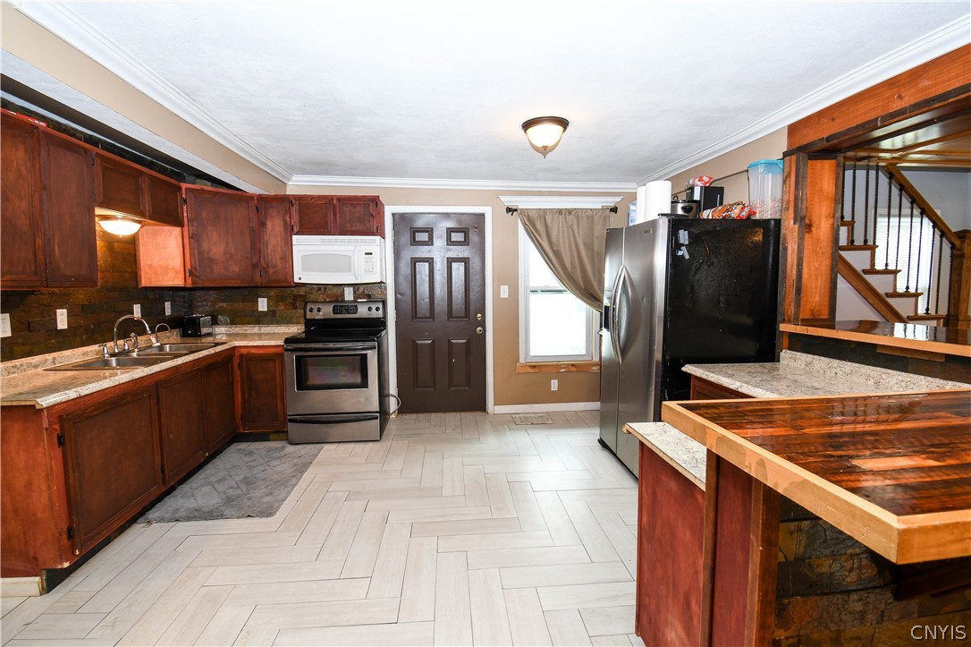 511 State Street Fulton, NY 13069 - Photo 8 of 35 Huge kitchen!