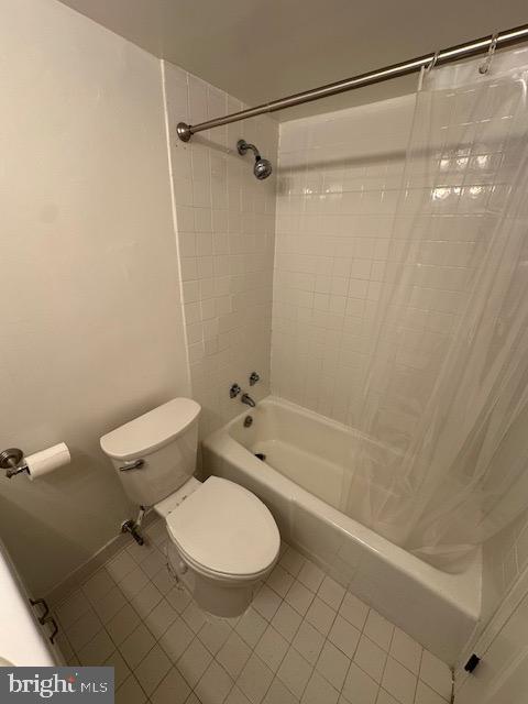 950 25th Street Northwest, Unit 717 Washington, DC 20037 - Photo 8 of 15 a bathroom with a toilet and a shower