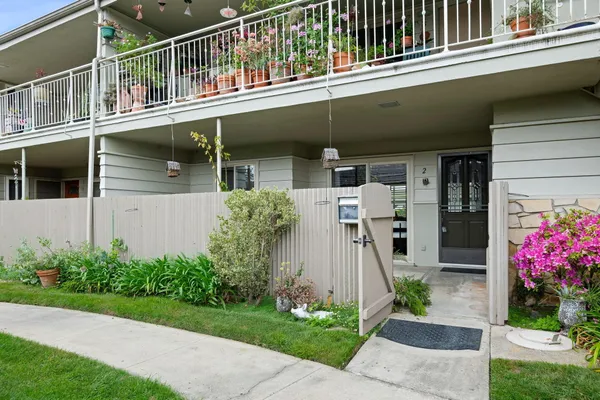 $845,000 | 257 Moreton Bay Lane, Unit 2, Goleta, CA 93117