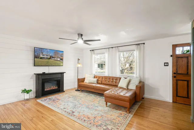 $700,000 | 7902 Cliff Rock Court, Springfield, VA 22153