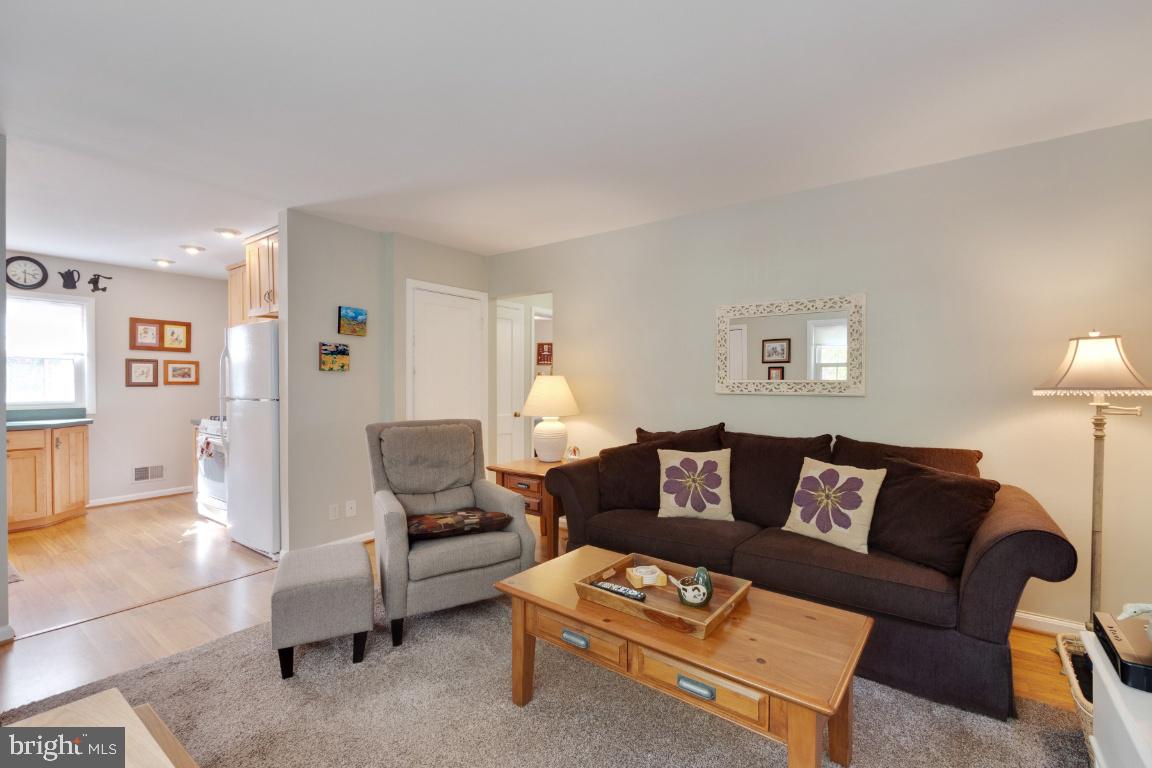 1513 Gridley Lane Silver Spring, MD 20902 - Photo 9 of 38 Gallery Image 9