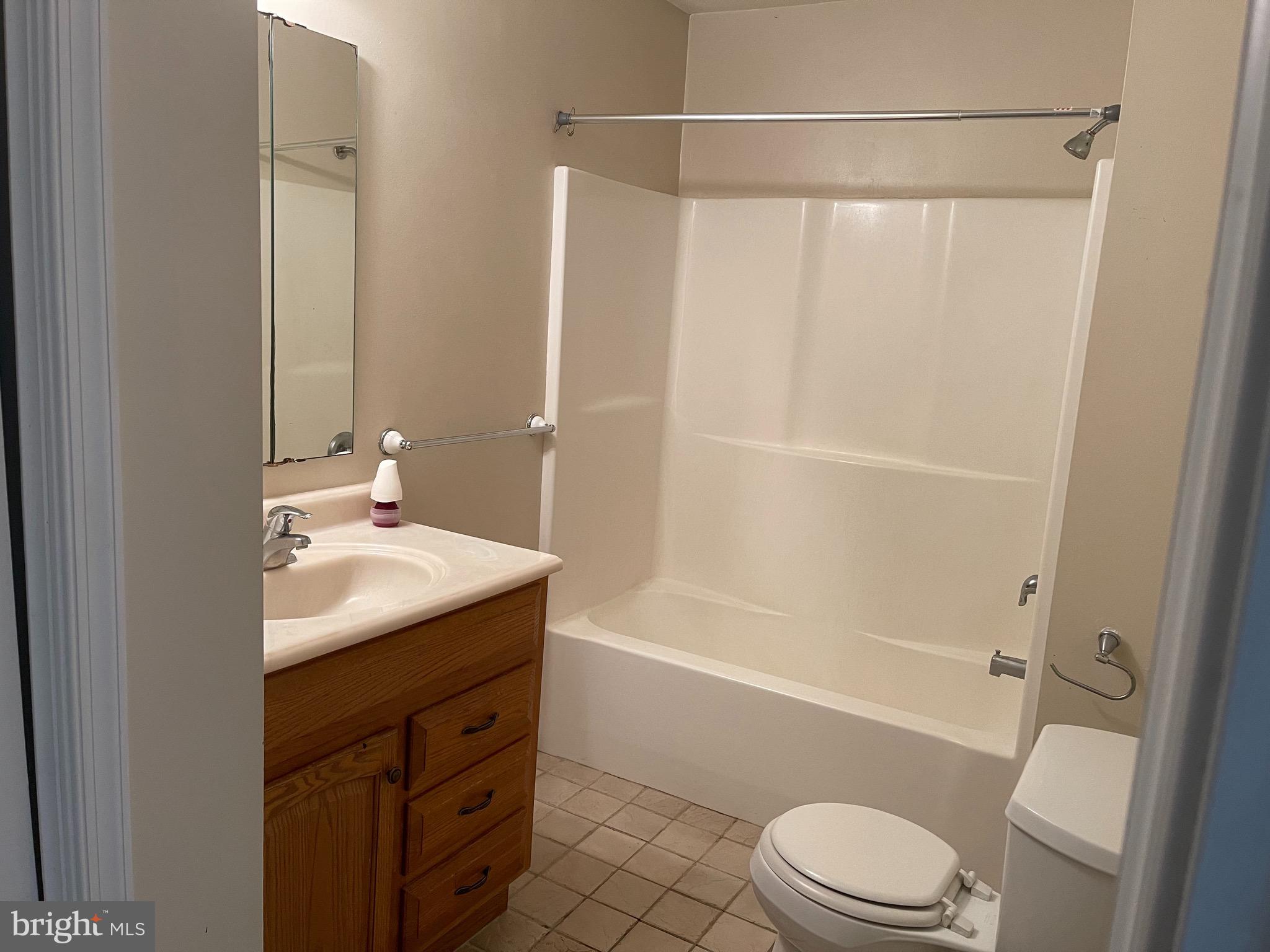 405 Maple Avenue Ridgely, MD 21660 - Photo 14 of 16 Upper Level Hallway Full Bath