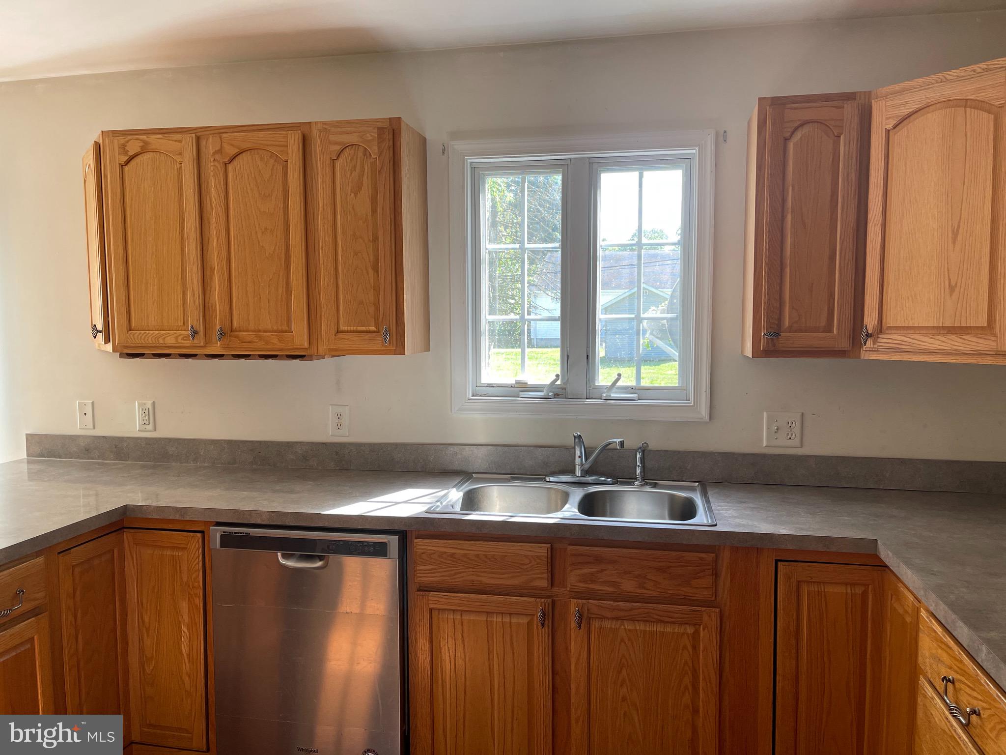 405 Maple Avenue Ridgely, MD 21660 - Photo 3 of 16 Plenty of natural sunlight