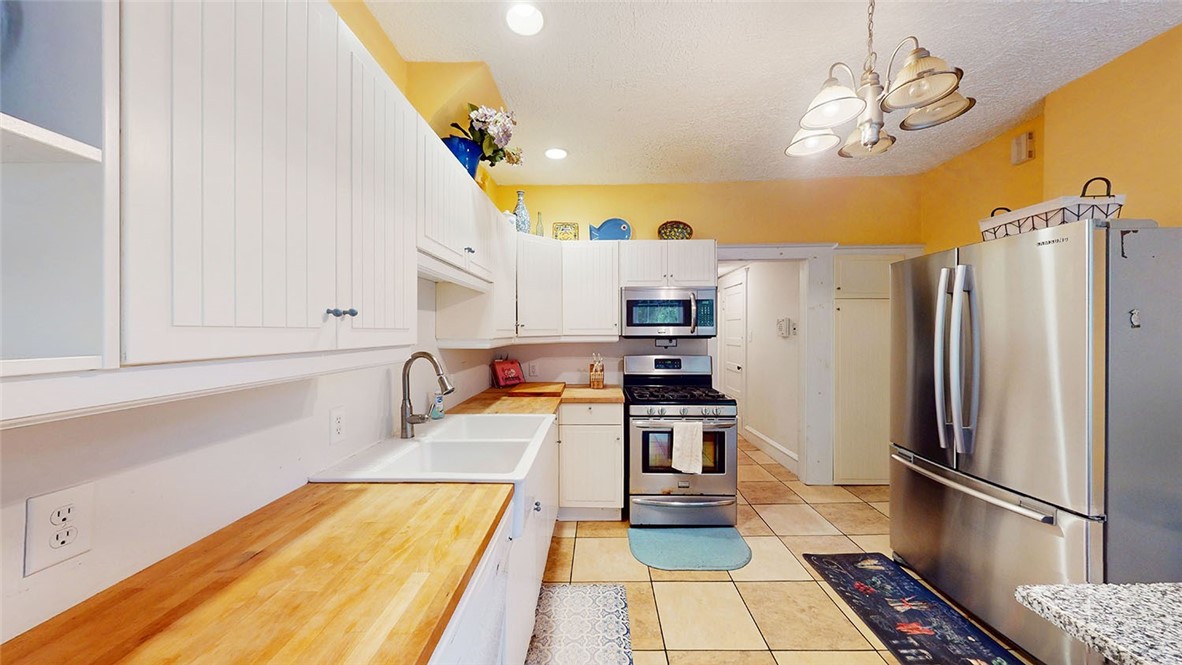 341 Blackstone Street Woonsocket, RI 02895 - Photo 12 of 40