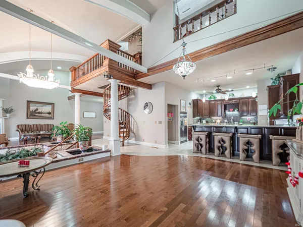 $624,900 | 101 East Jennings Street, Unit E, Newburgh, IN 47630