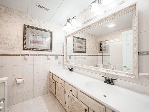 $624,900 | 101 East Jennings Street, Unit E, Newburgh, IN 47630