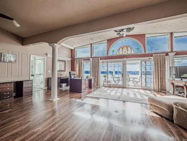 $624,900 | 101 East Jennings Street, Unit E, Newburgh, IN 47630