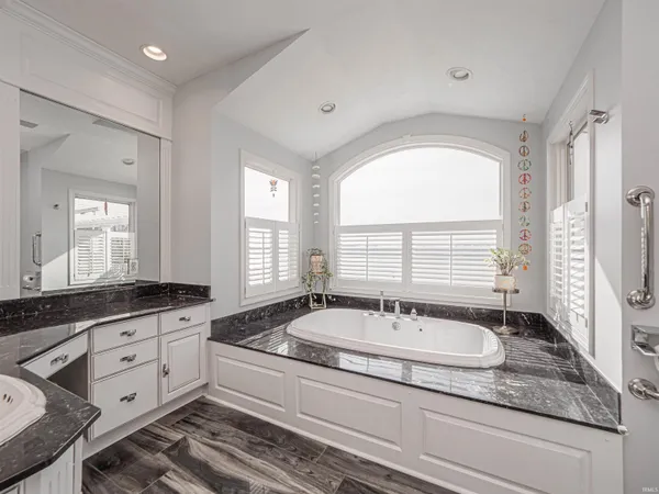 $624,900 | 101 East Jennings Street, Unit E, Newburgh, IN 47630