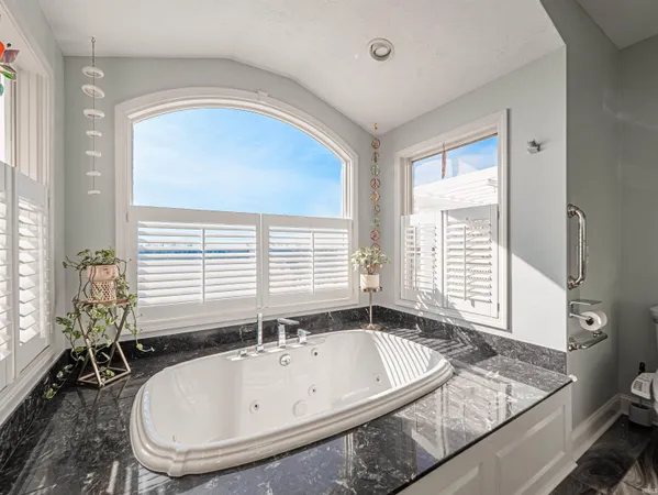 $624,900 | 101 East Jennings Street, Unit E, Newburgh, IN 47630