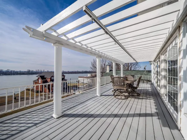 $624,900 | 101 East Jennings Street, Unit E, Newburgh, IN 47630