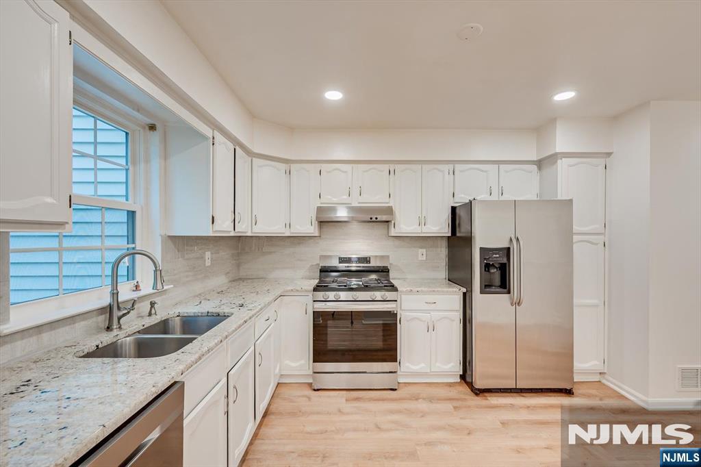 3302 Stonehedge Road, Unit 3302 Edison, NJ 08820 - Photo 20 of 38 Gallery Image 20