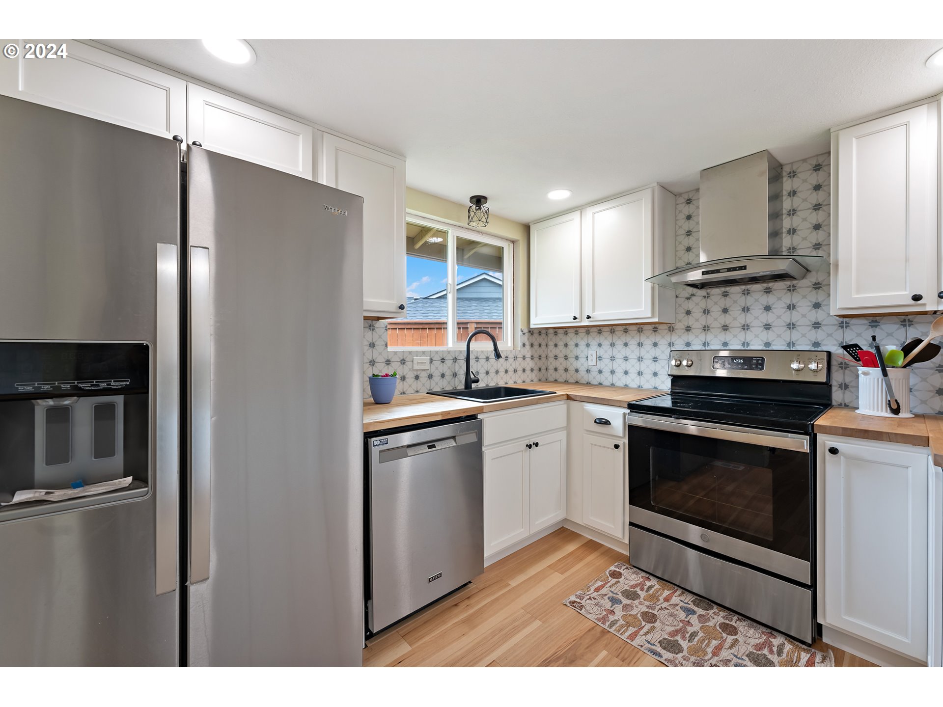 16540 Southwest Queen Mary Avenue Portland, OR 97224 - Photo 15 of 30 a kitchen with stainless steel appliances granite countertop a refrigerator stove and sink