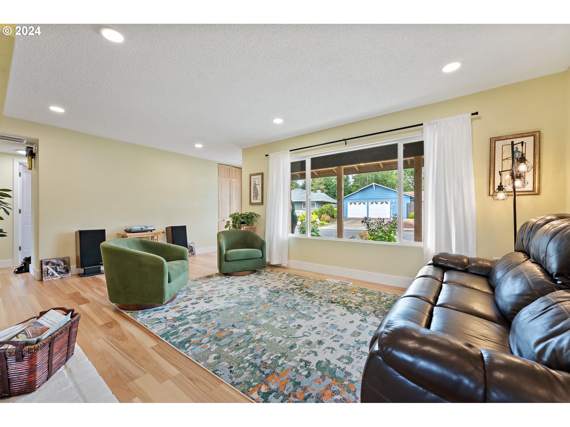 16540 Southwest Queen Mary Avenue Portland, OR 97224 - Photo 9 of 30 a living room with furniture and a wooden floor
