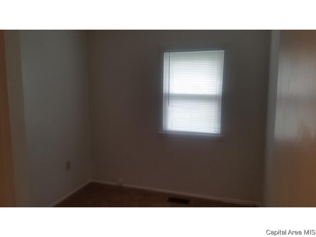 7 Prairie Ln Court Springfield, IL 62704 - Photo 7 of 34 Gallery Image 7
