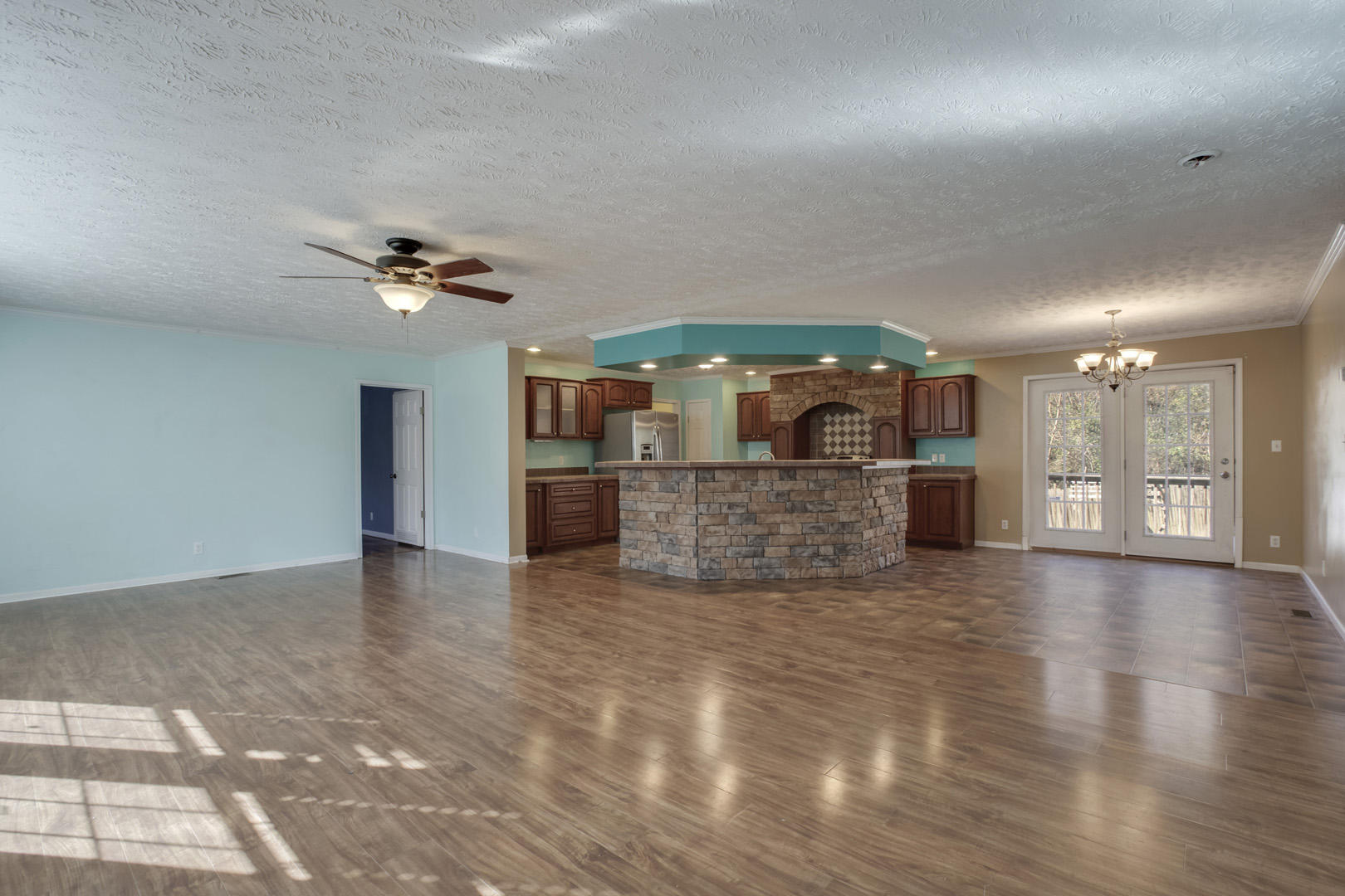 9843 Heiskell Road Heiskell, TN 37754 - Photo 3 of 29 03_HeiskellRoad_9843_Living01