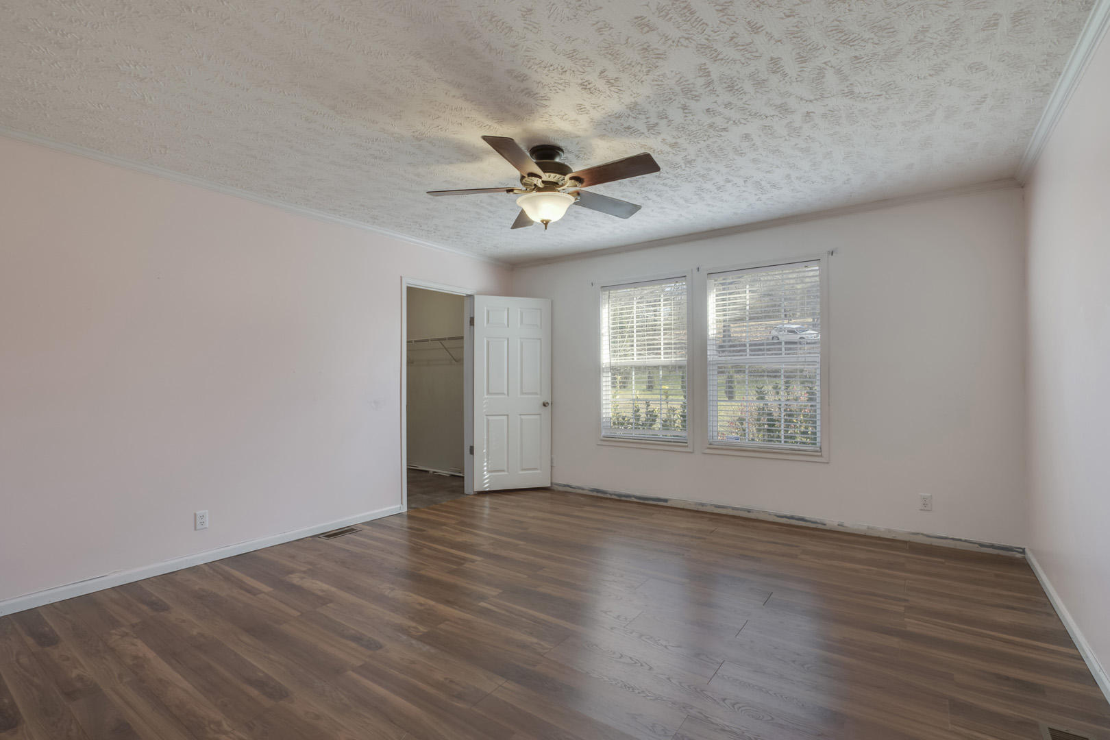 9843 Heiskell Road Heiskell, TN 37754 - Photo 21 of 29 21_HeiskellRoad_9843_Bedroom3_01