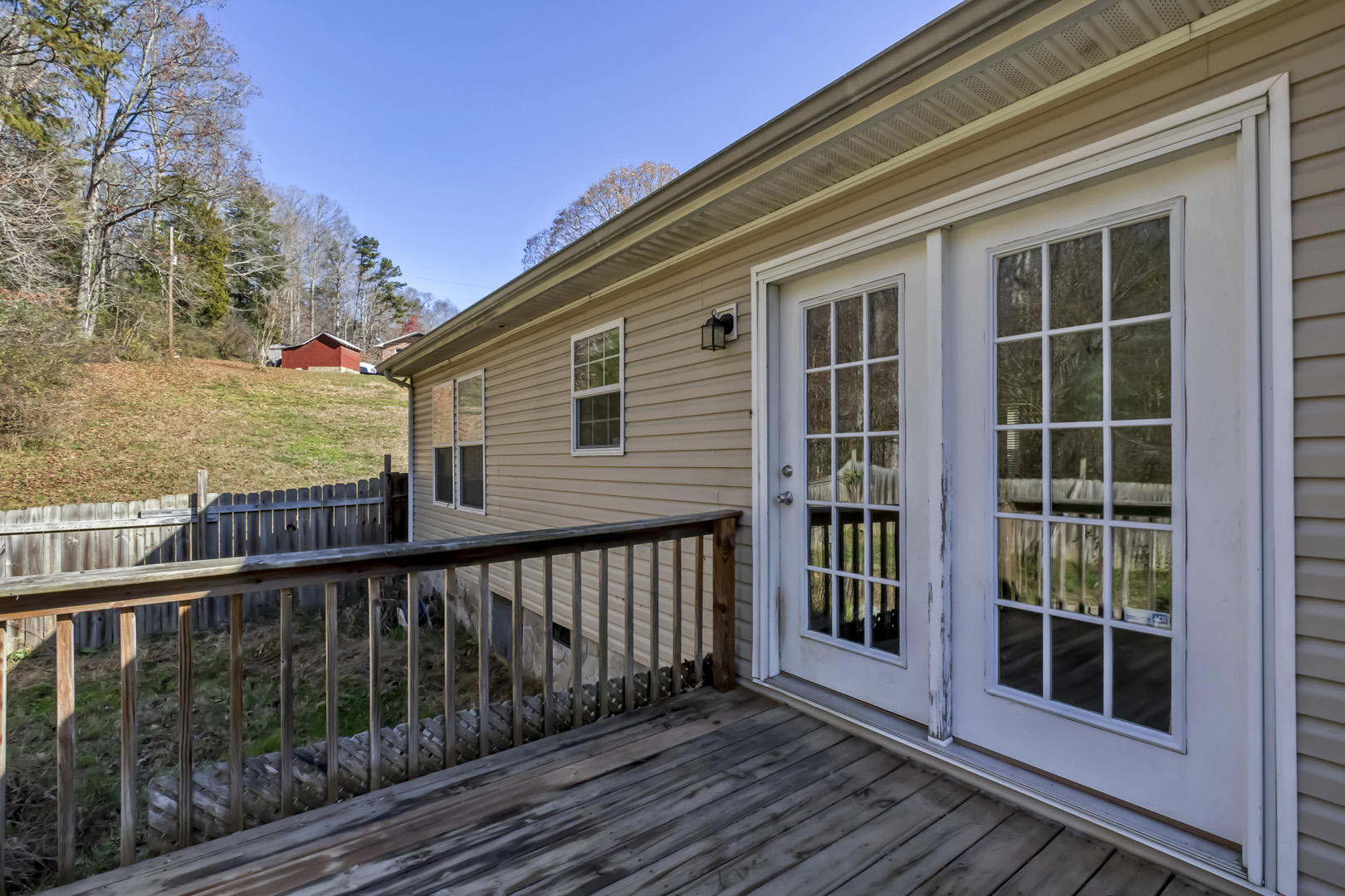 9843 Heiskell Road Heiskell, TN 37754 - Photo 23 of 29 23_HeiskellRoad_9843_Deck01