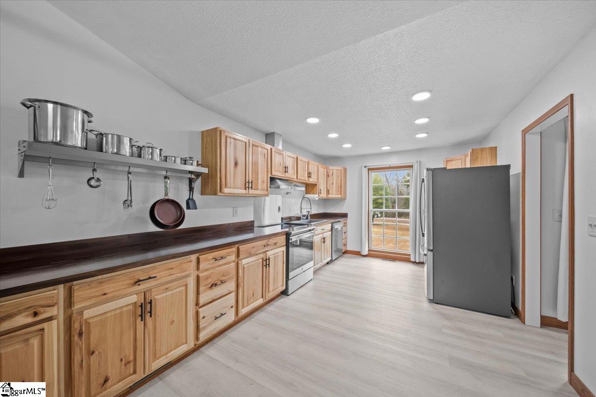 640 Lawerence Road Enoree, SC 29335 - Photo 9 of 27