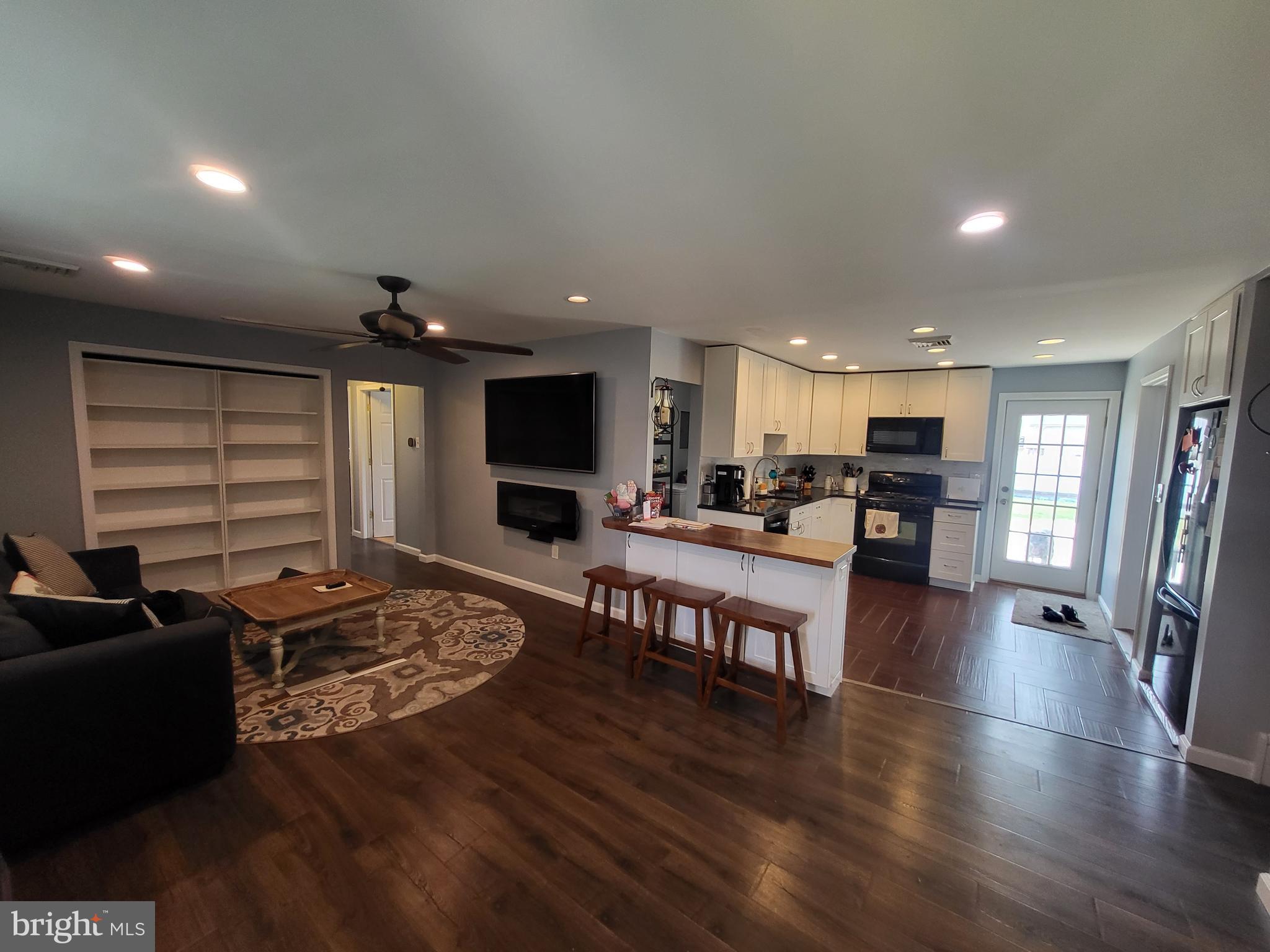209 Cardiff Road Fairless Hills, PA 19030 - Photo 3 of 41 Gallery Image 3