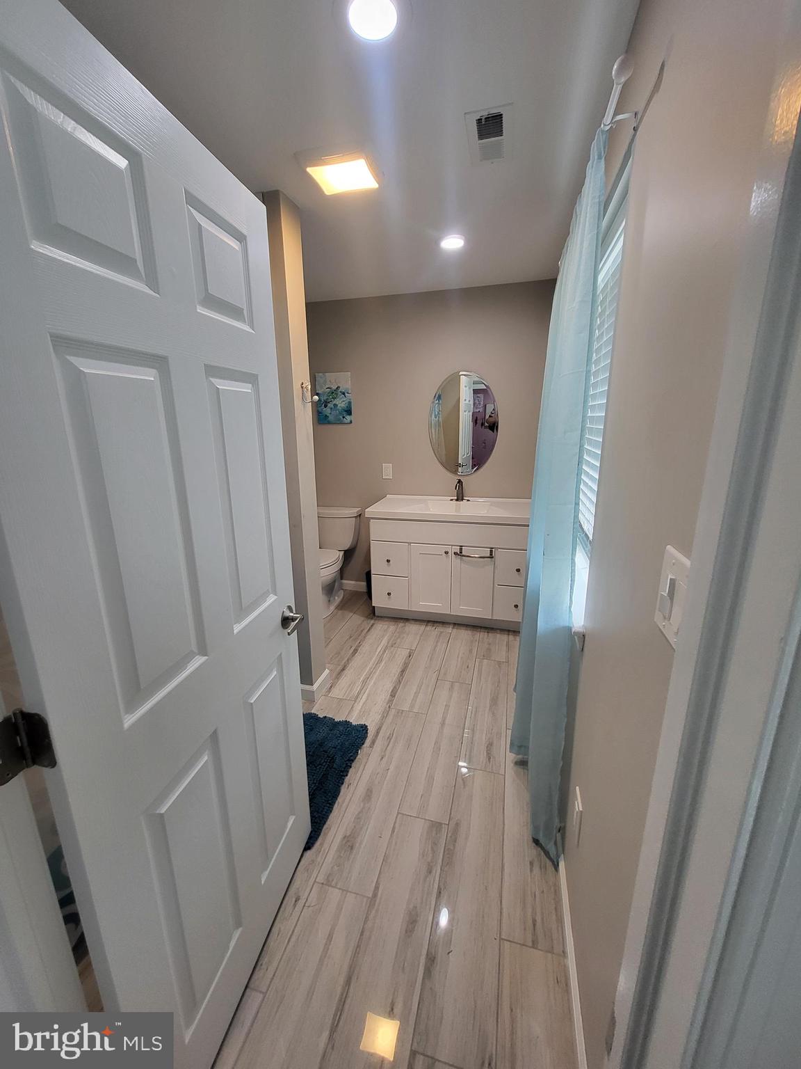 209 Cardiff Road Fairless Hills, PA 19030 - Photo 31 of 41 2nd floor full hall bath