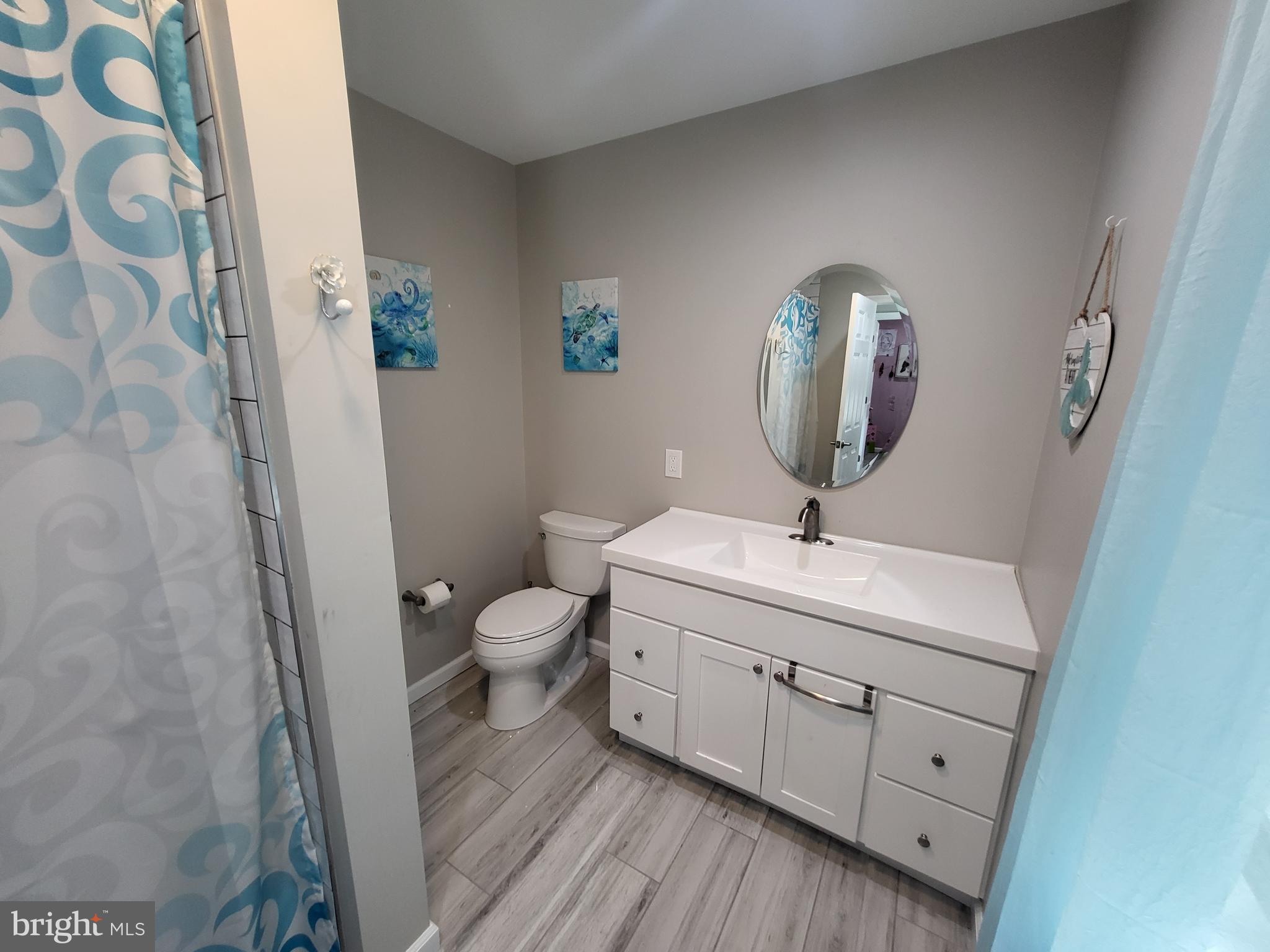 209 Cardiff Road Fairless Hills, PA 19030 - Photo 32 of 41 2nd floor full hall bath