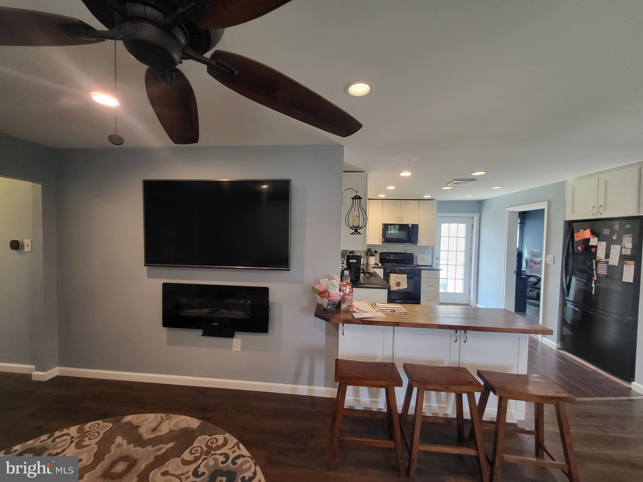 209 Cardiff Road Fairless Hills, PA 19030 - Photo 4 of 41 Gallery Image 4