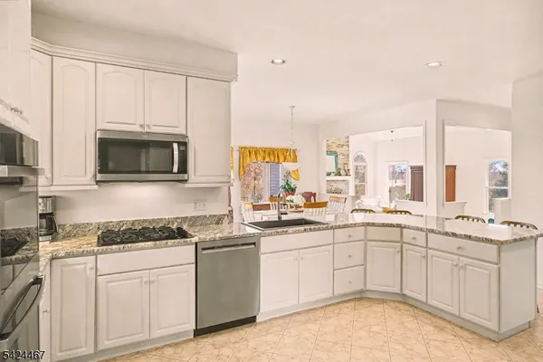 $930,000 | 2 Moonlight Trail, Flemington, NJ 08822