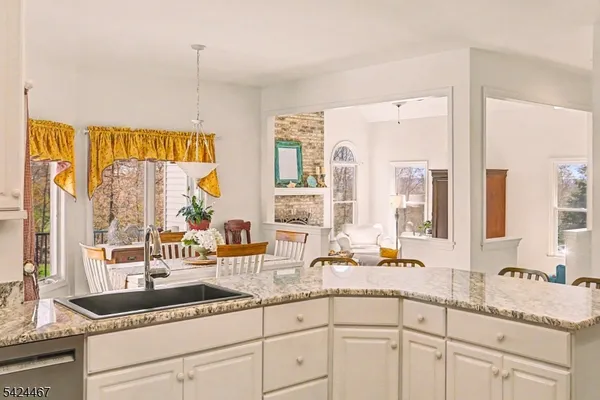 $930,000 | 2 Moonlight Trail, Flemington, NJ 08822