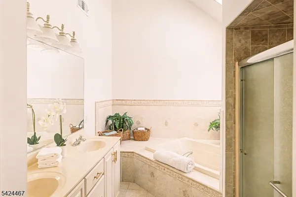 $930,000 | 2 Moonlight Trail, Flemington, NJ 08822