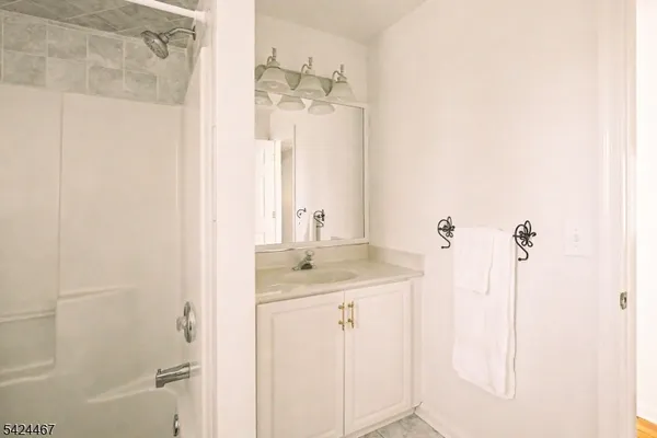 $930,000 | 2 Moonlight Trail, Flemington, NJ 08822