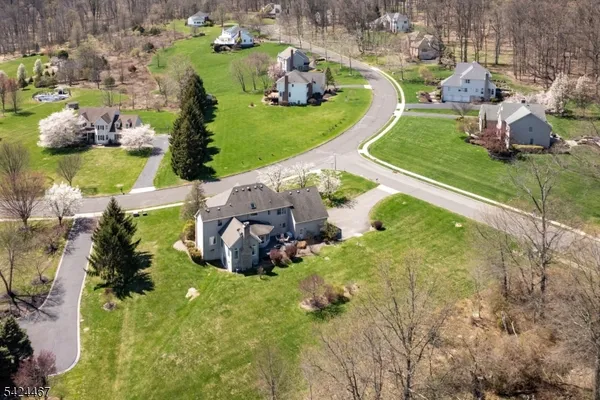 $930,000 | 2 Moonlight Trail, Flemington, NJ 08822