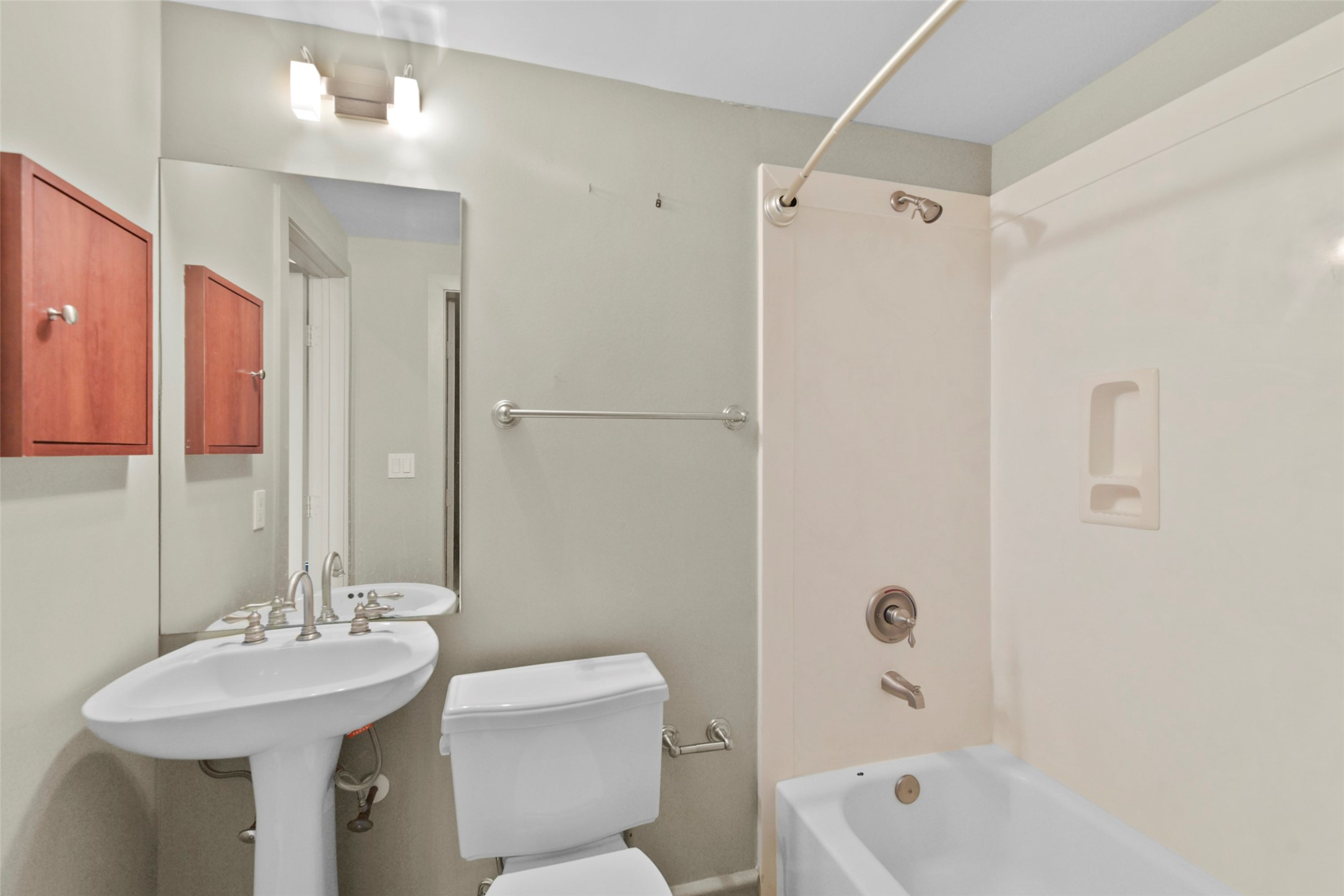 3311 Yupon Street, Unit 611 Houston, TX 77006 - Photo 16 of 17 a bathroom with a sink toilet and shower