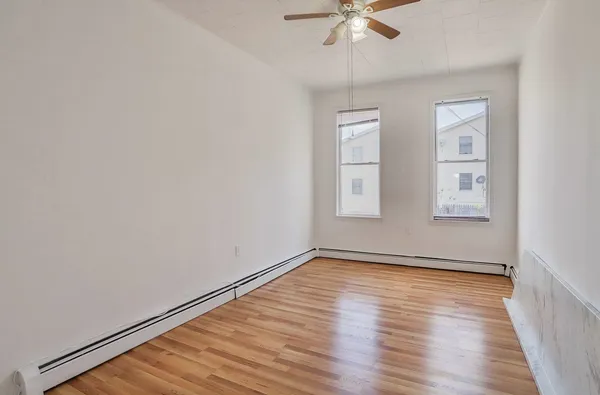 $1,825 | 28 Spruce Street, Unit 2L, Jersey City, NJ 07306