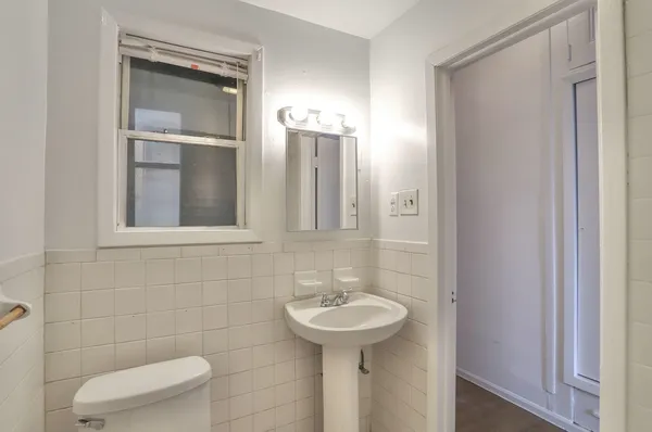 $1,825 | 28 Spruce Street, Unit 2L, Jersey City, NJ 07306