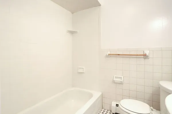 $1,825 | 28 Spruce Street, Unit 2L, Jersey City, NJ 07306