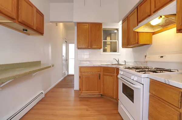 $1,825 | 28 Spruce Street, Unit 2L, Jersey City, NJ 07306