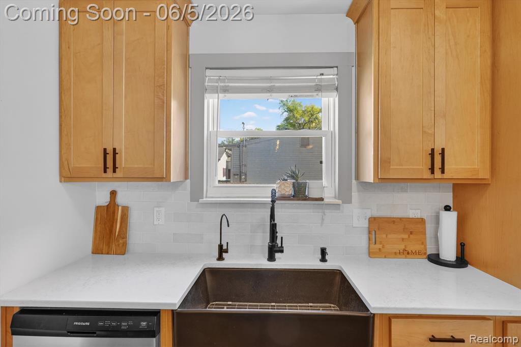 14232 North Road Fenton, MI 48430 - Photo 12 of 66