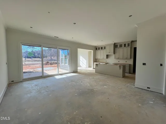 a view of empty room with window