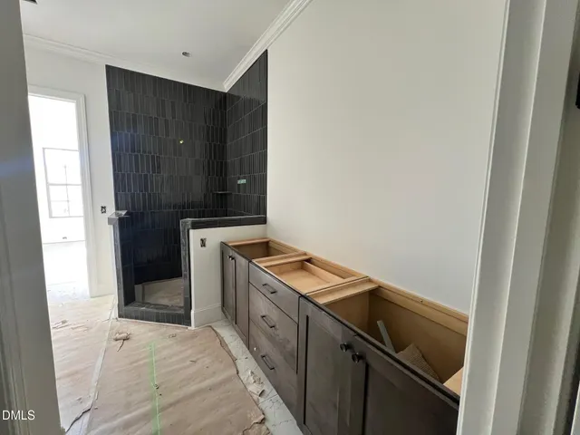 a picture of a bathroom sink