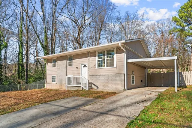 a view of a house with a yard and garage