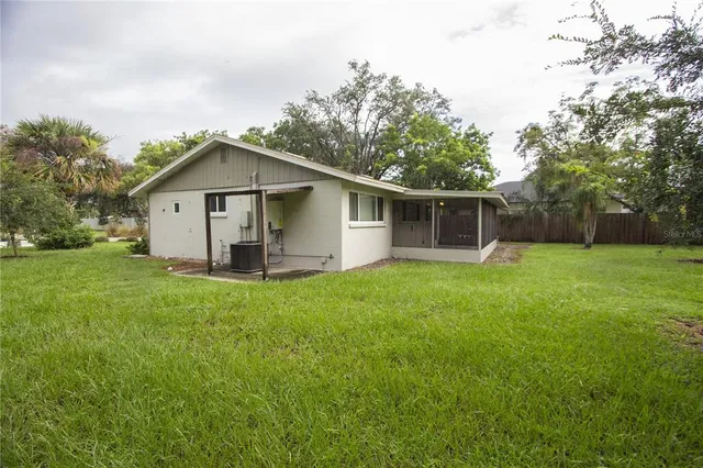 a view of a house with backyard and garden