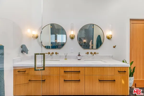 $2,650,000 | 11920 Hartsook Street, Valley Village, CA 91607