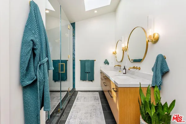 $2,650,000 | 11920 Hartsook Street, Valley Village, CA 91607