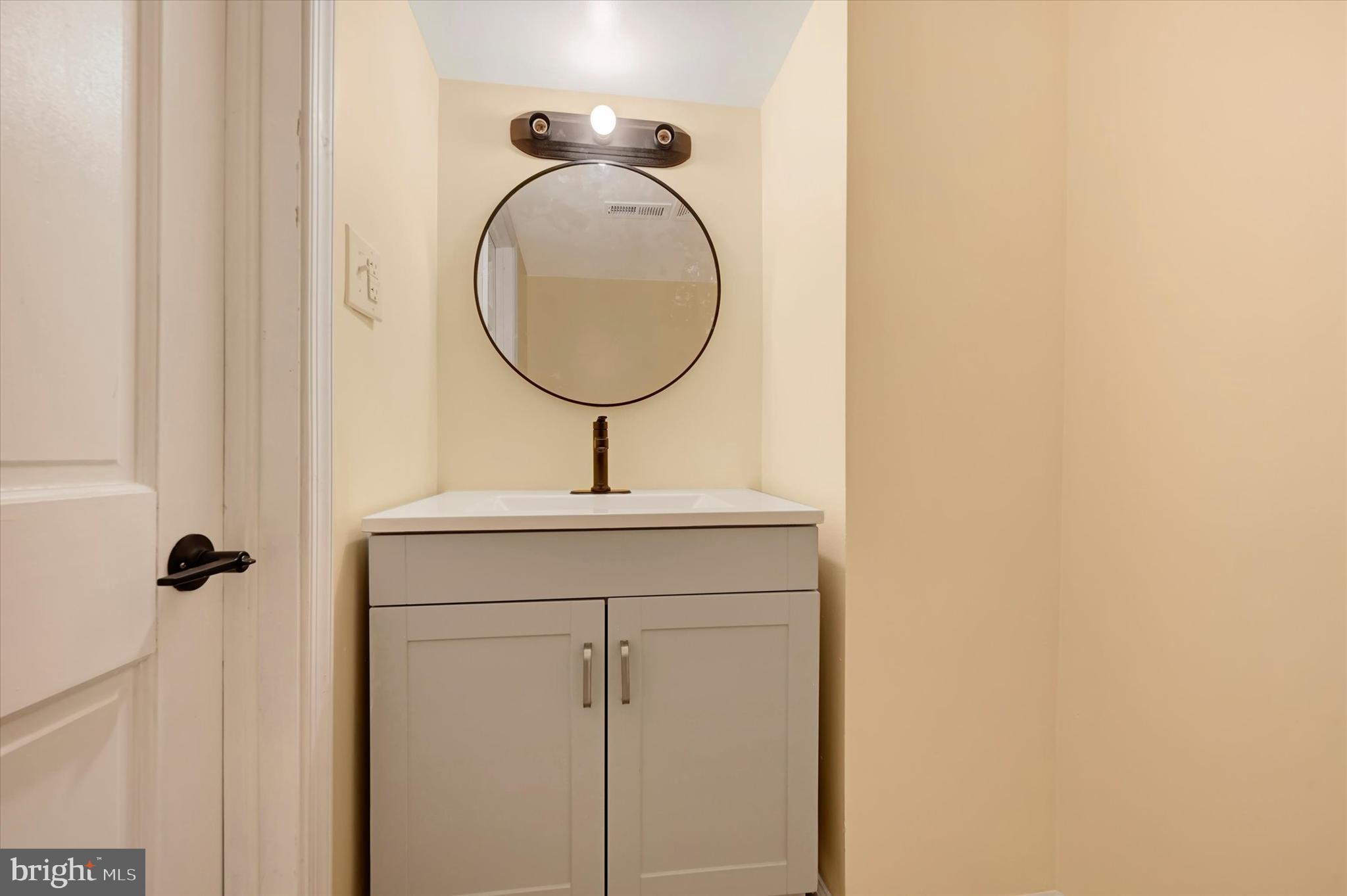 2807 Lawina Road Baltimore, MD 21216 - Photo 32 of 40