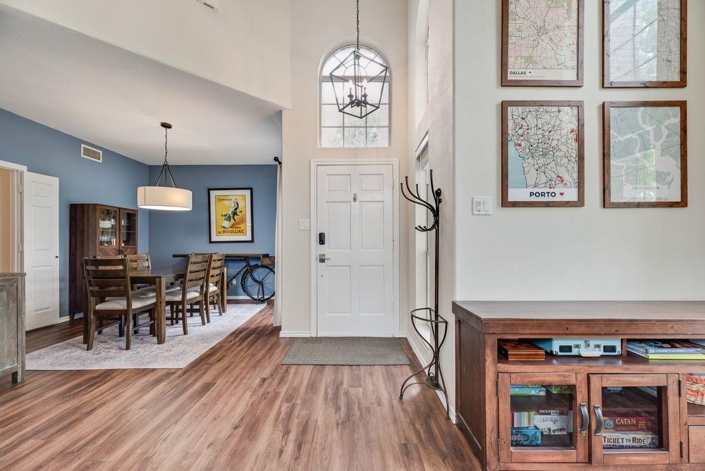 819 Canal Street Irving, TX 75063 - Photo 6 of 32