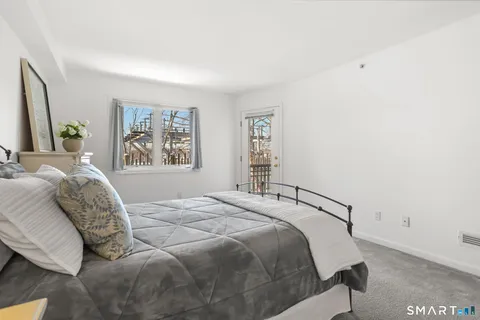 $299,000 | 3250 Fairfield Avenue, Unit 302, Bridgeport, CT 06605