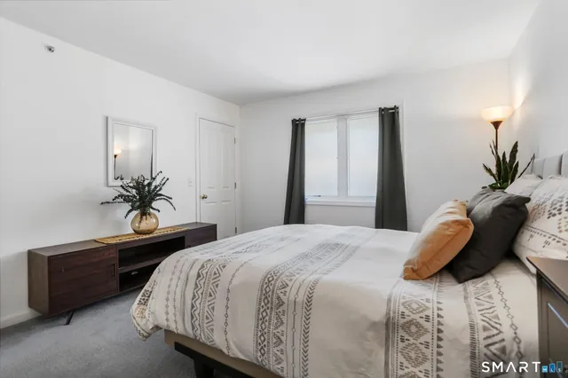 $299,000 | 3250 Fairfield Avenue, Unit 302, Bridgeport, CT 06605